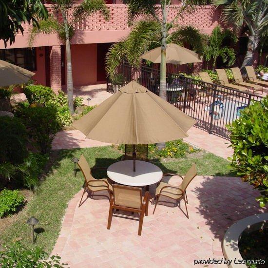 Away Inn Lauderdale-by-the-Sea Restaurant photo