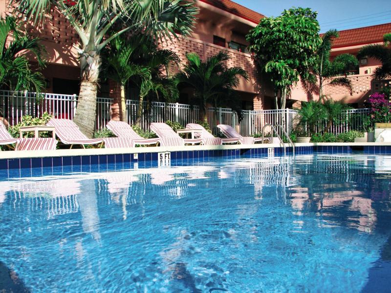 Away Inn Lauderdale-by-the-Sea Exterior photo