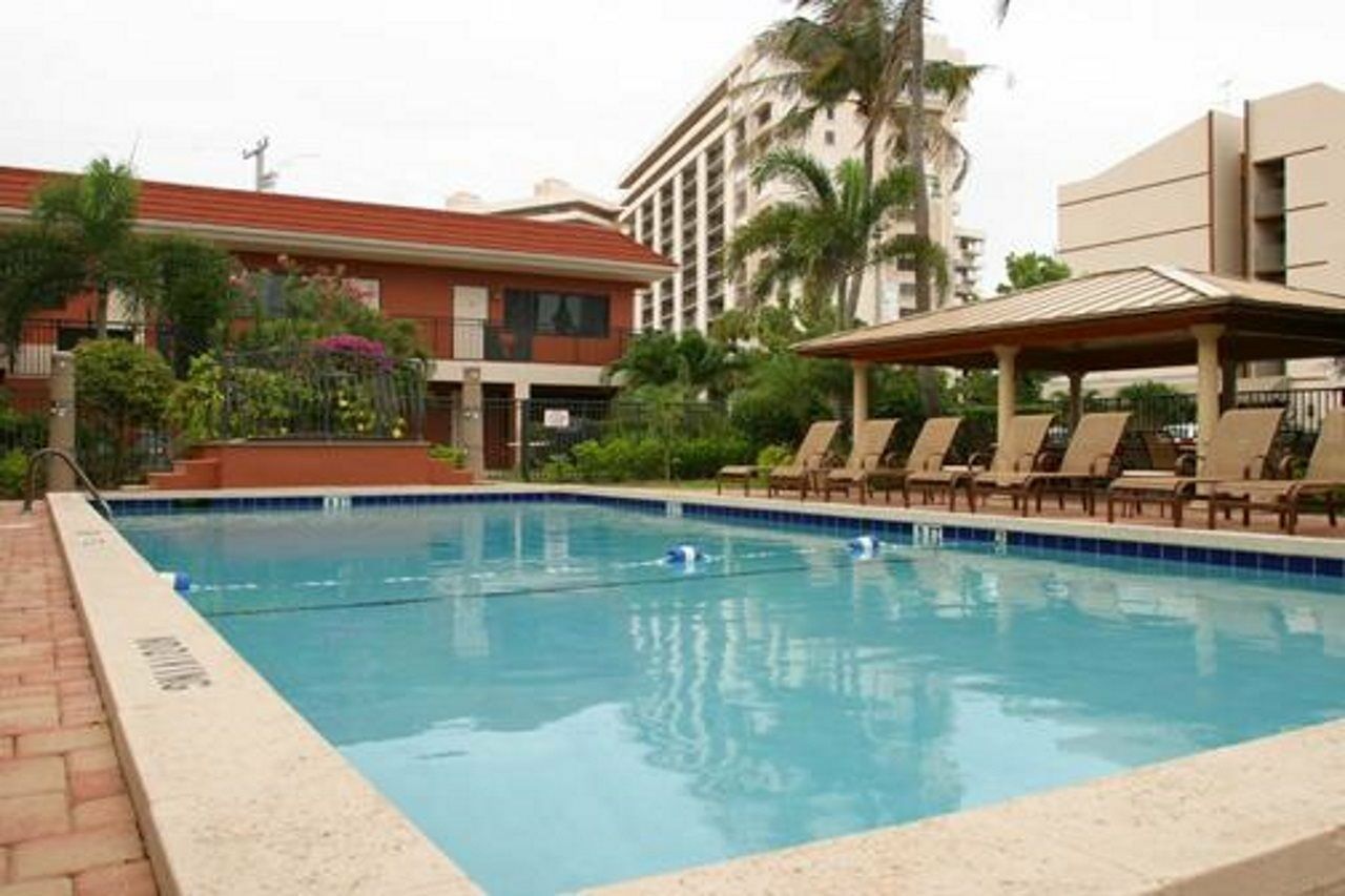 Away Inn Lauderdale-by-the-Sea Exterior photo