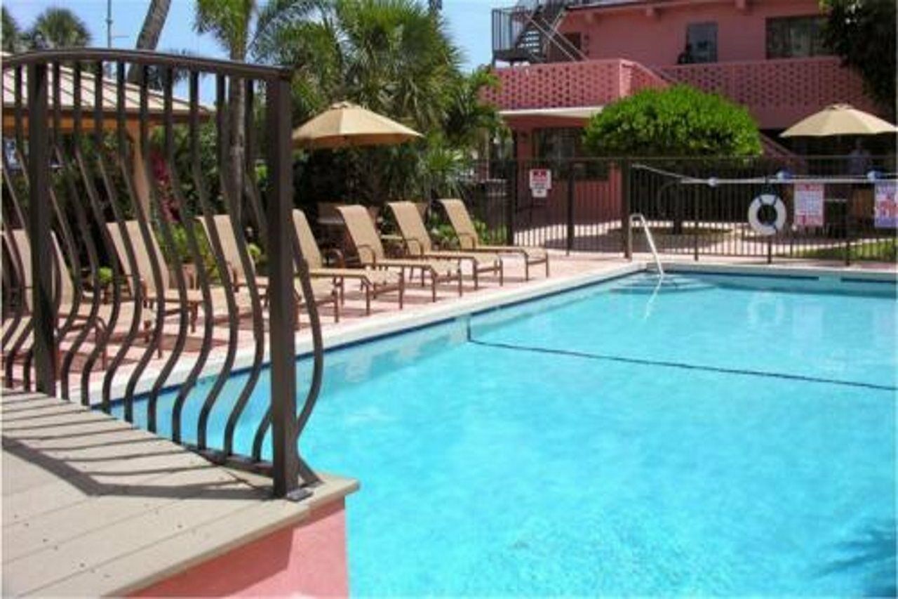 Away Inn Lauderdale-by-the-Sea Facilities photo